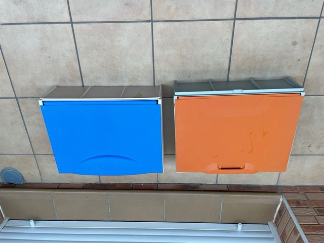 Mueble zapatero plástico azul y naranja