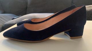 Zapatos Jhesu ante marino tacón sensato