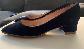 Zapatos Jhesu ante marino tacón sensato