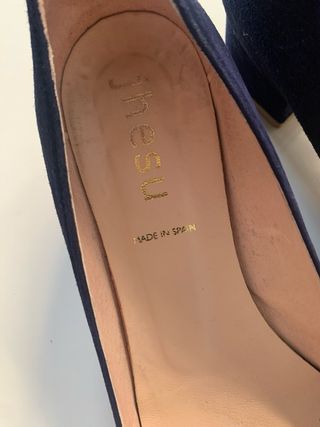 Zapatos Jhesu ante marino tacón sensato