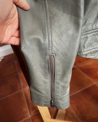 Chaqueta de piel Barneys New York gris T.S