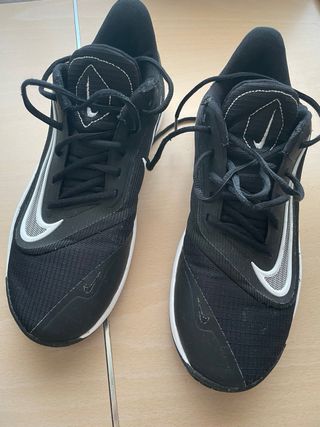 Zapatillas Baloncesto Nike Negras y Blancas