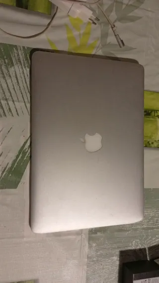 Apple MacBook Air Mediados 2011 (Plata) A1369
