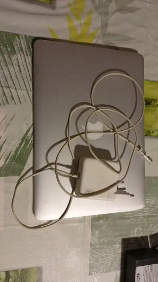 Apple MacBook Air Mediados 2011 (Plata) A1369