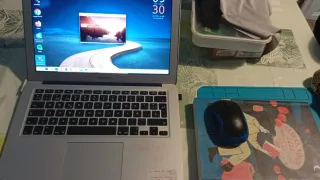 Apple MacBook Air Mediados 2011 (Plata) A1369