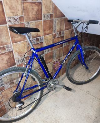 Bicicleta BH azul