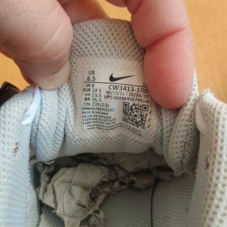 Zapatillas Nike Mujer Gris y Blanco