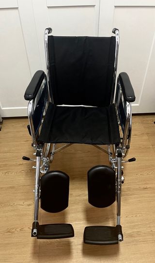 Silla de Ruedas Plegable Mobiclinic con reposapiés
