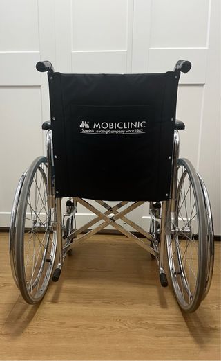 Silla de Ruedas Plegable Mobiclinic con reposapiés