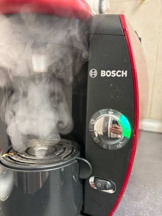 Cafetera Tassimo Bosch Roja