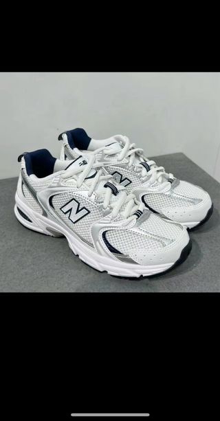 New Balance 530 Plata y Blanco