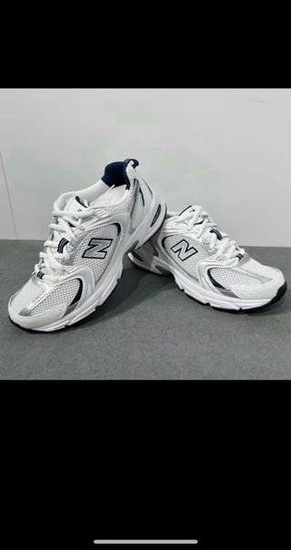 New Balance 530 Plata y Blanco