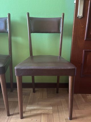Sillas vintage tapizadas en polipiel