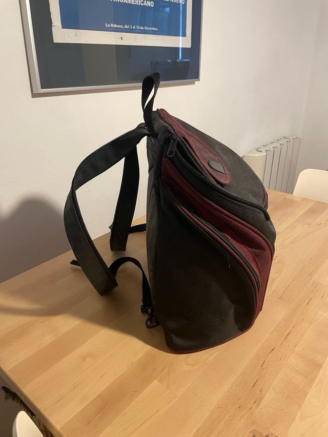 Bolsa cámara Supreme negra y granate