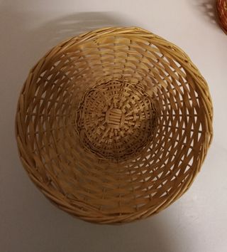 Cesto in vimini beige e marrone