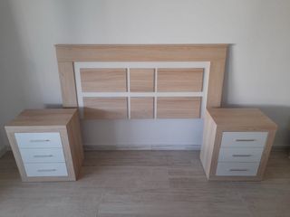 Dormitorio doble: cabecero y mesitas