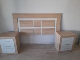 Dormitorio doble: cabecero y mesitas