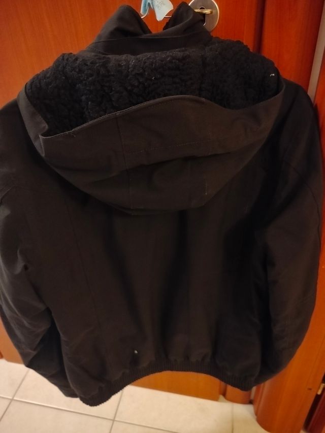 Giacca a vento con cappuccio