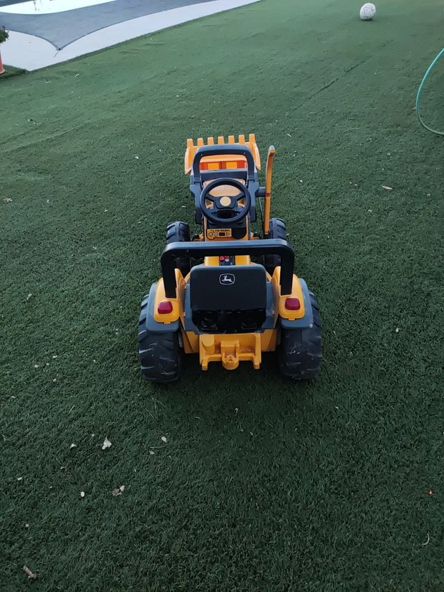Trattore elettrico per bambini John Deere