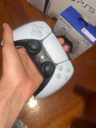 PS5 Nueva + 2 Mandos + 2 Juegos