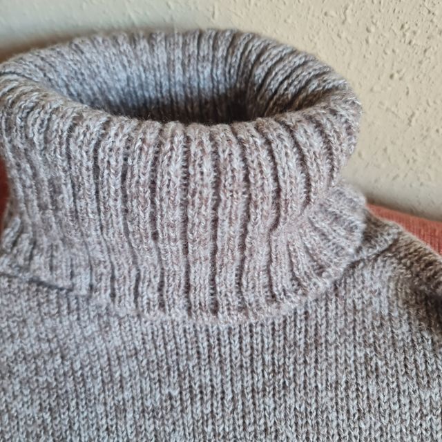 Jersey cuello alto topo talla S