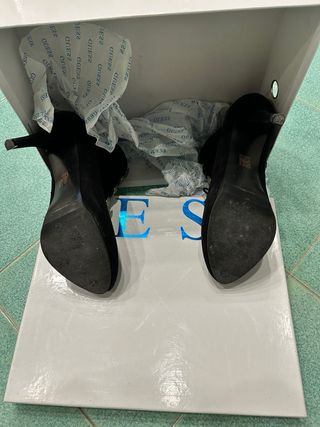 Stivaletti Guess neri con bottoni