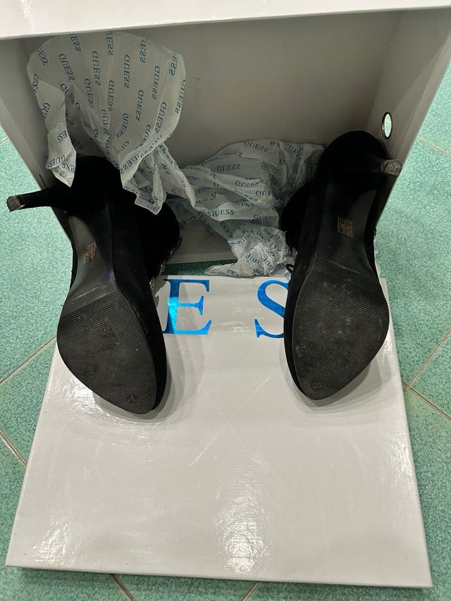 Stivaletti Guess neri con bottoni
