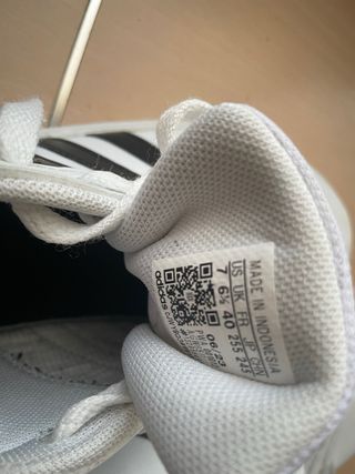 Zapatillas Adidas blancas 
grand court lifestyle