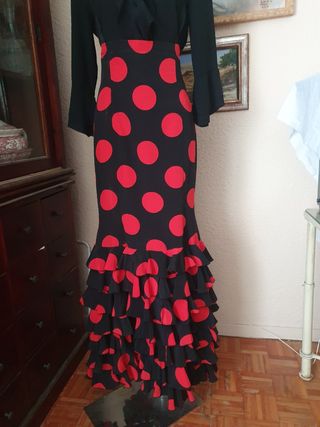 Falda flamenca lunares rojo y negro