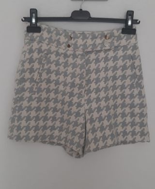 Pantalones cortos. De Zara. Nuevos totalmente. Col