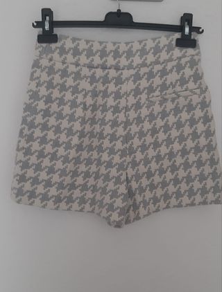 Pantalones cortos. De Zara. Nuevos totalmente. Col