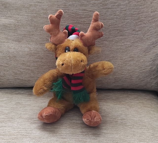 PELUCHE RENO NAVIDEÑO