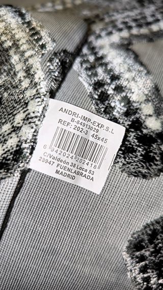 Fundas de cojín grises y negras