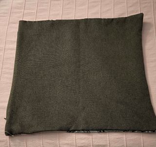 Fundas de cojín grises y negras