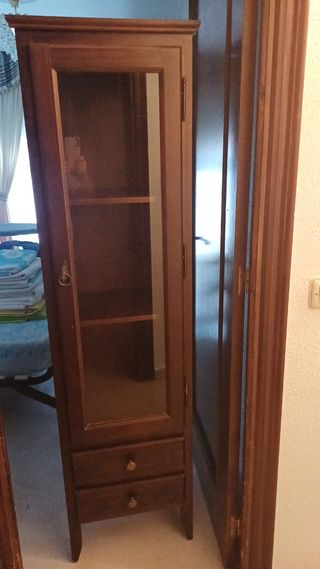 Vitrinas de Nogal para cuarto de baño como nueva