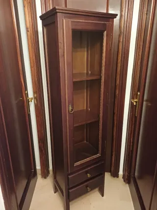 Vitrinas de Nogal para cuarto de baño como nueva