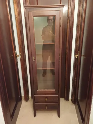 Vitrinas de Nogal para cuarto de baño como nueva