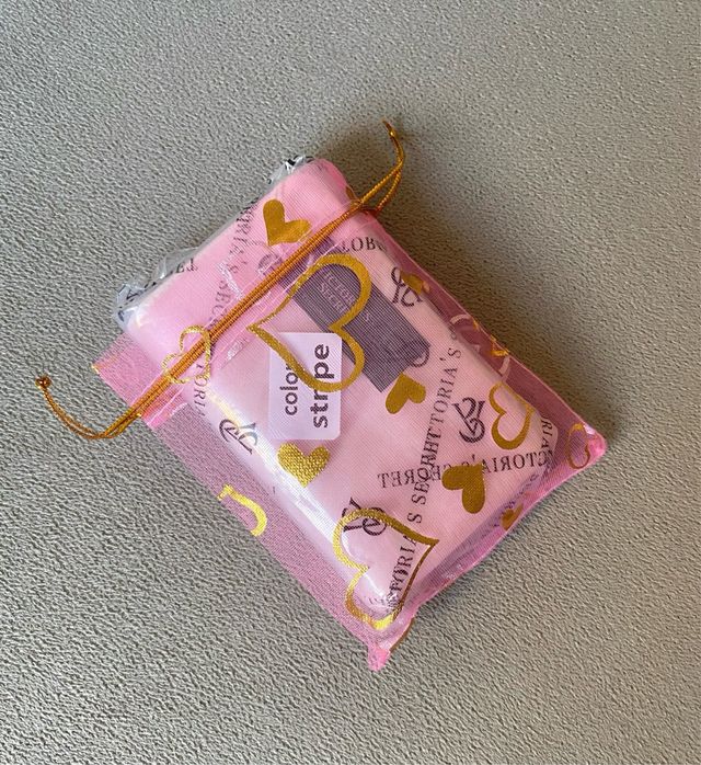 Tarjetero Victoria‘s Secret rayas