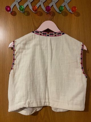 Chaleco bordado flores Zara