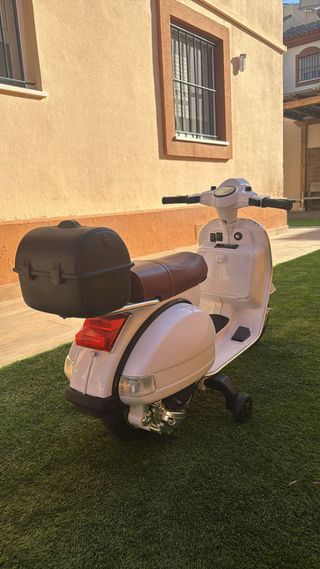 Vespa Infantil Eléctrica Blanca