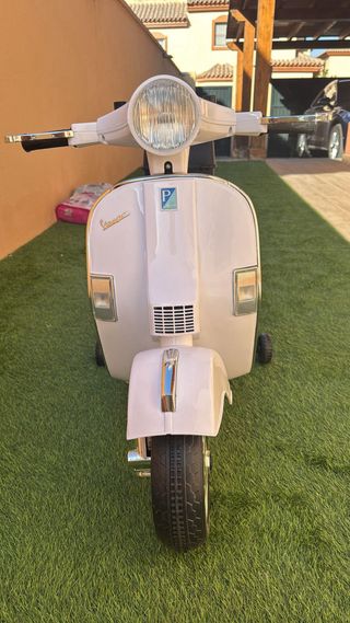 Vespa Infantil Eléctrica Blanca