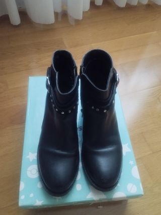 Botines negros talla 37