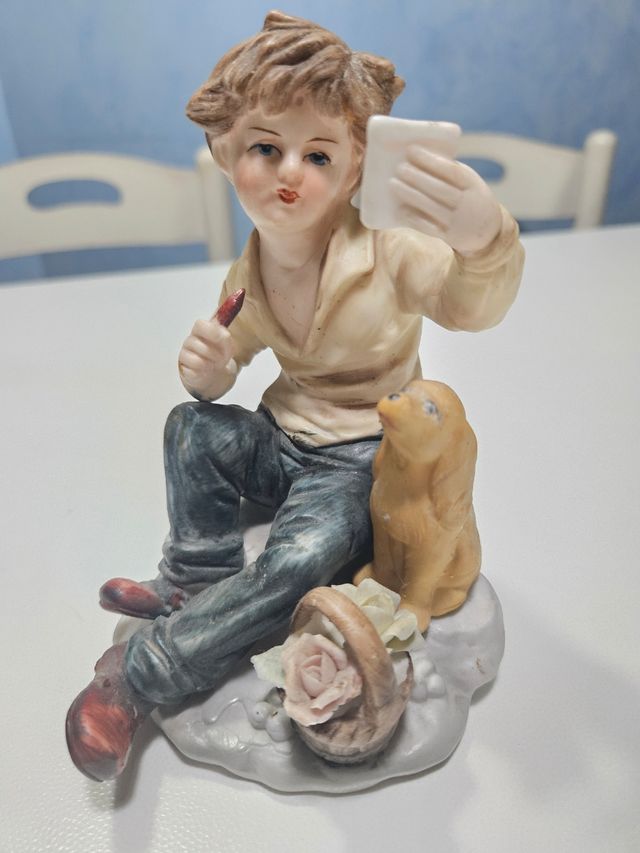 Statuina ceramica ragazzo e cane