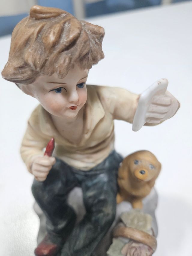 Statuina ceramica ragazzo e cane