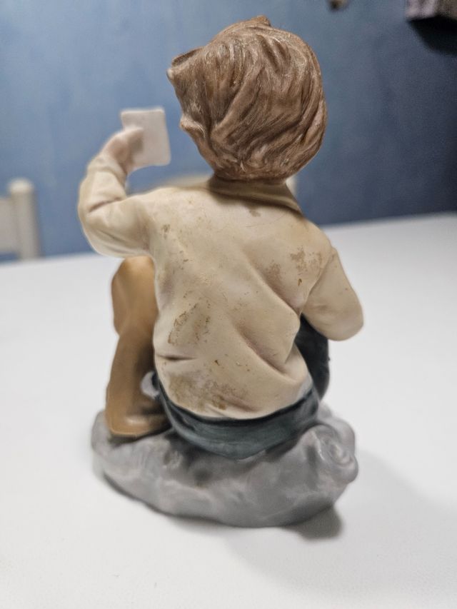 Statuina ceramica ragazzo e cane