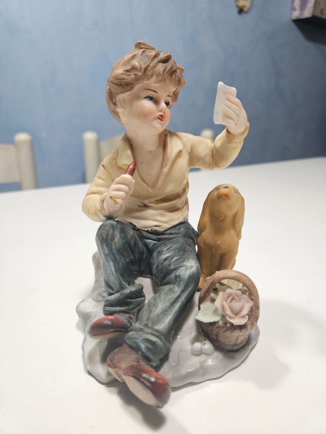 Statuina ceramica ragazzo e cane