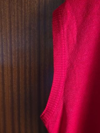 Chaleco de punto rojo, marca Zapata