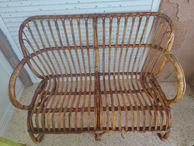 Conjunto de mimbre para jardín o terraza.