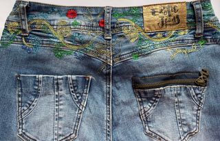 Vaquero bordado flores marca Desigual
