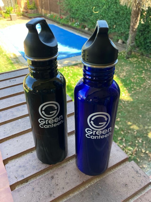 Bottiglie in alluminio (nere e blu)